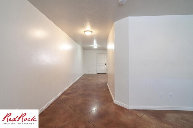 Building Photo - 2801 E 450 N