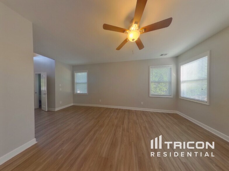 Building Photo - 806 Simones Ct