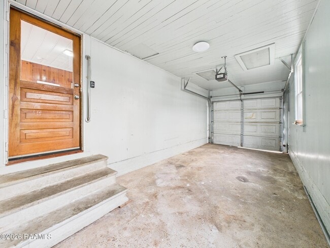 Building Photo - 528 St Julien Ave