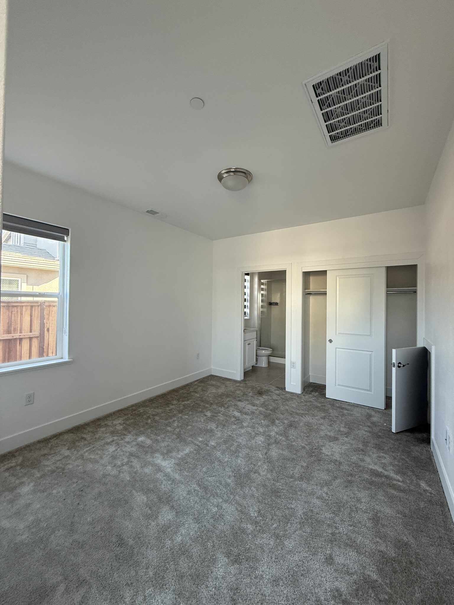 Building Photo - 2750 Tacoma Dr