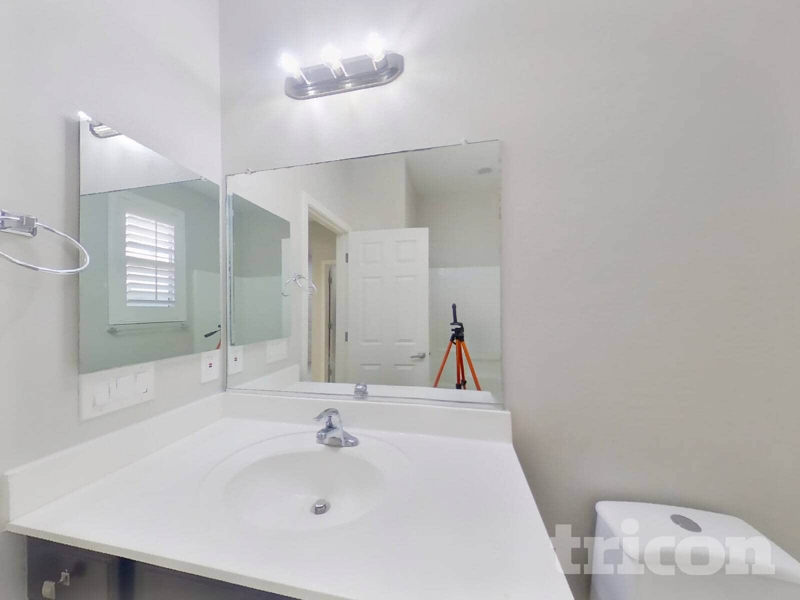 Building Photo - 7224 W Jones Ave