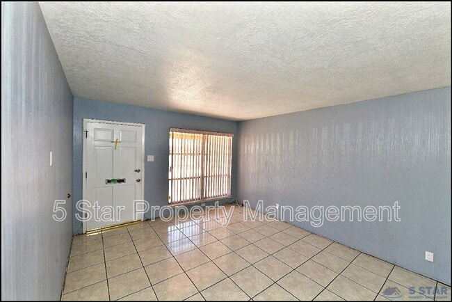 Building Photo - 5613 Creston Ave