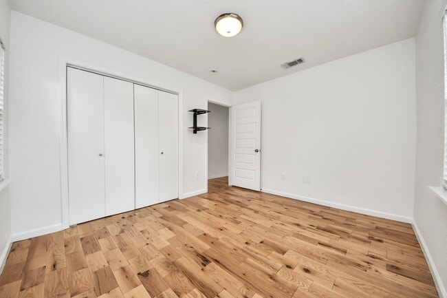 Building Photo - 5118 Ditmas Ln