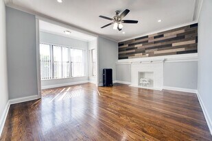 Building Photo - 3050 W Leland Ave