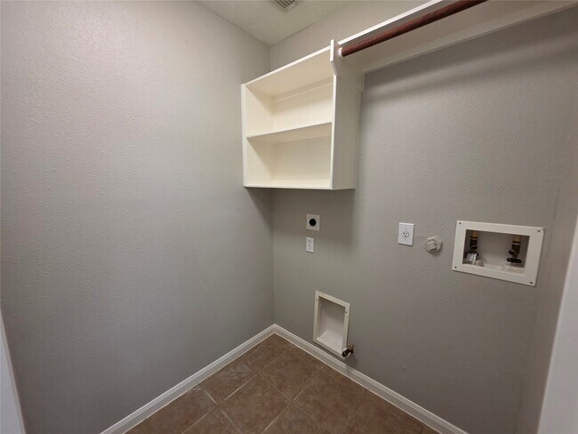 Building Photo - 5218 Cottonwood Creek Ln