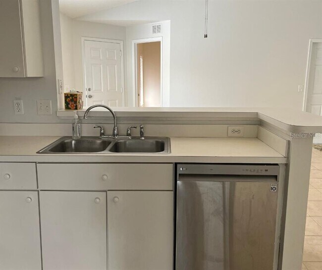 Building Photo - 5000 Anclote River St