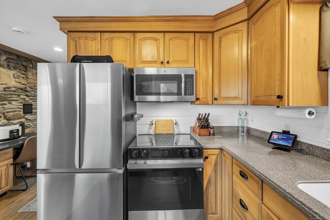 Building Photo - 25 Cottage Grove Rd