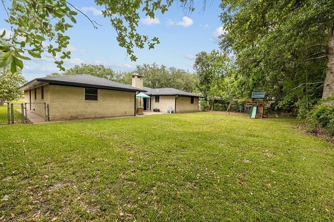 Building Photo - 1415 Palm Dr