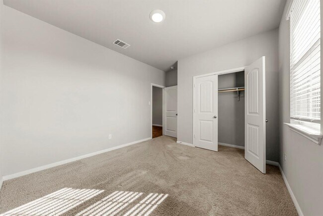 Building Photo - 343 Carolina Buckthorn Dr