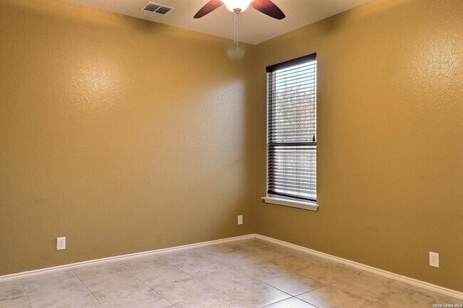 Building Photo - 211 Finch Knoll