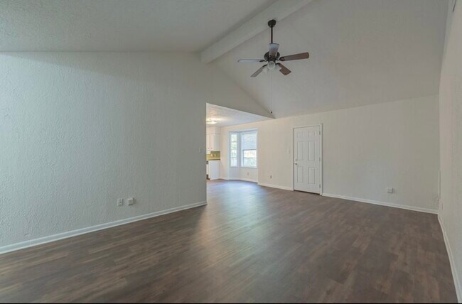 Building Photo - 1415 Holik Dr