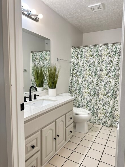 Building Photo - 1294 Old Newport Hwy