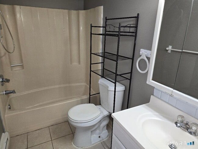 Building Photo - 1448 Meriden Rd