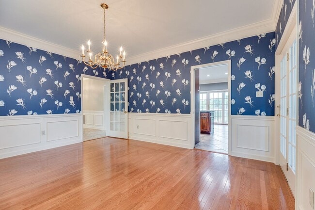 Building Photo - Experience lakefront living at its finest in the heart of East TN