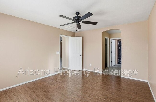 Building Photo - 919 E Monteleone St