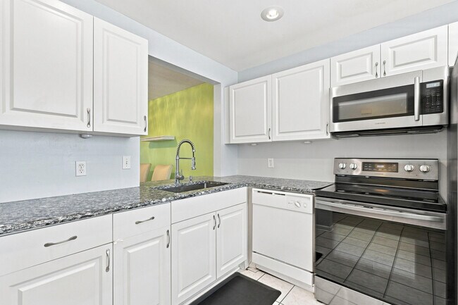 Building Photo - 13521 S Indian River Dr