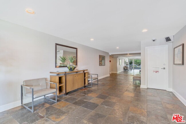 Building Photo - 8535 W Knl Dr