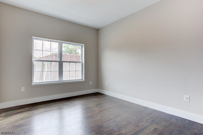 Building Photo - 59 Willet St