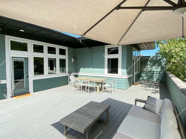 Building Photo - Elegant Single-Level Home in Northwest Cro...