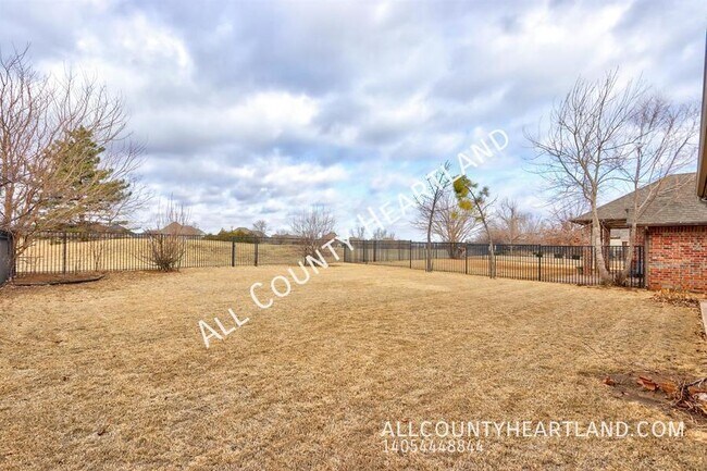 Building Photo - 15813 Traditions Blvd