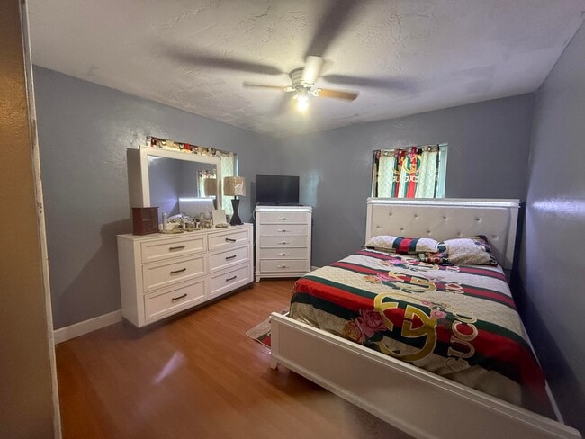 Building Photo - 710 N 66 Terrace