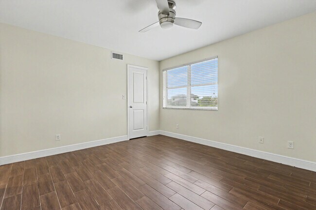 Building Photo - 1250 SW 113th Terrace