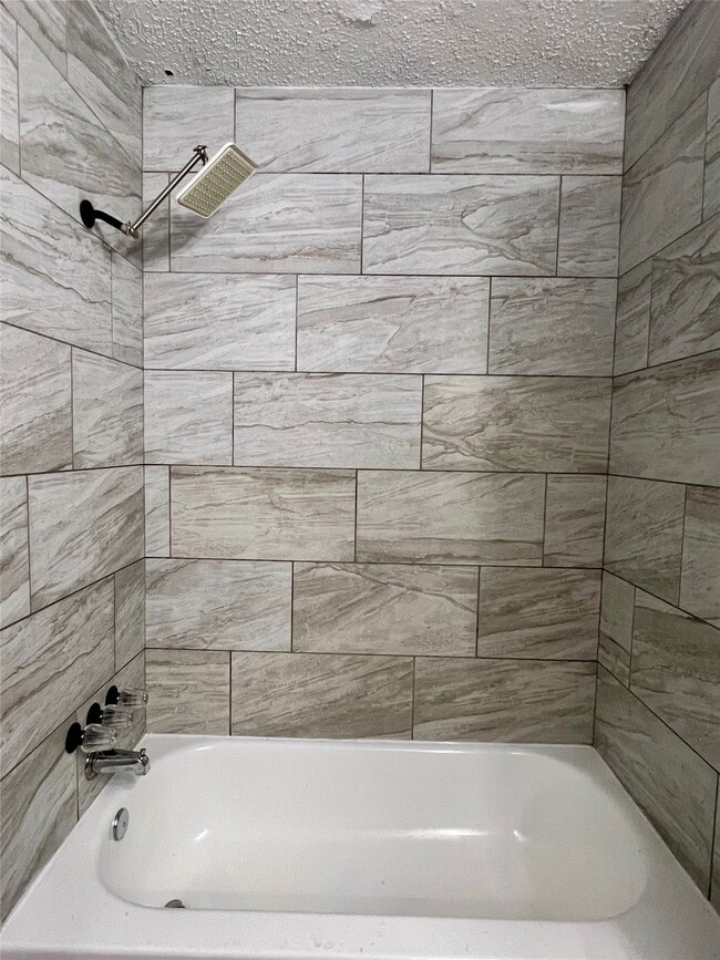 Building Photo - 10610 Sandy River Dr