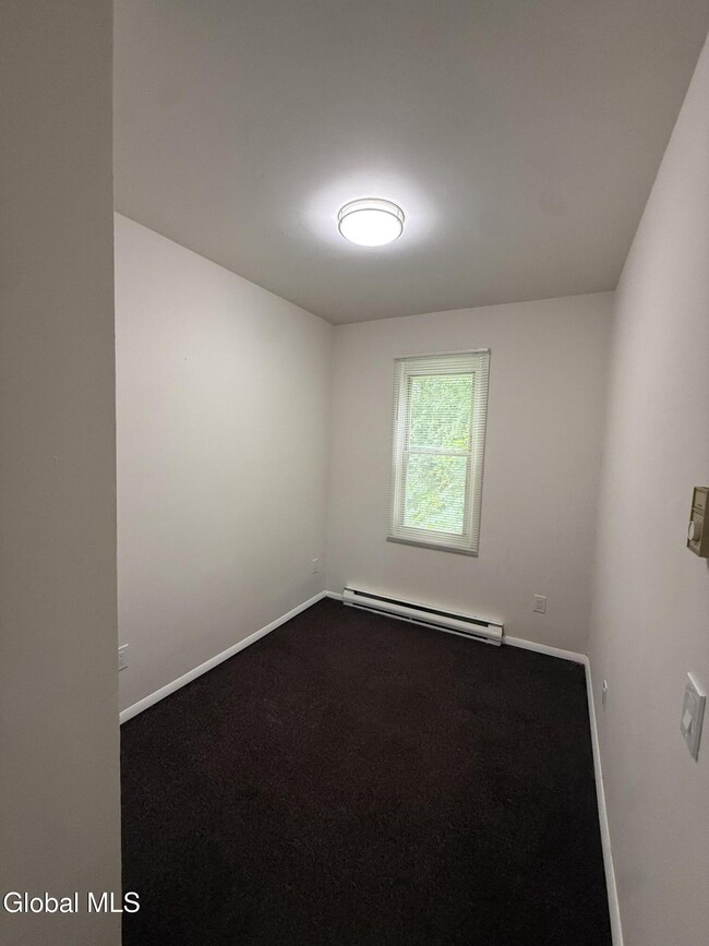 Building Photo - 474 3rd St