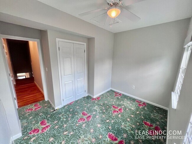 Building Photo - 1016 11th St NE