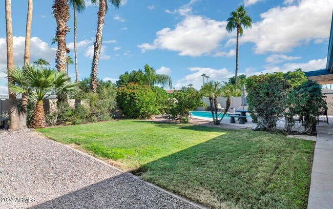 Building Photo - 3234 E Larkspur Dr