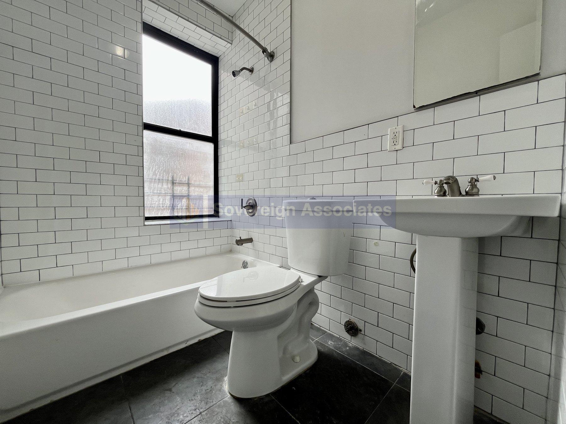 Building Photo - 606 W 191st St