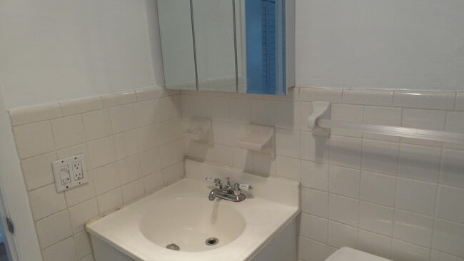 Building Photo - 9459 SW 51st Ct