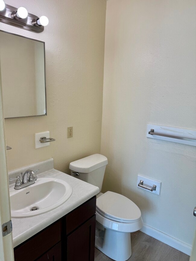 Building Photo - 1333 E 22nd St