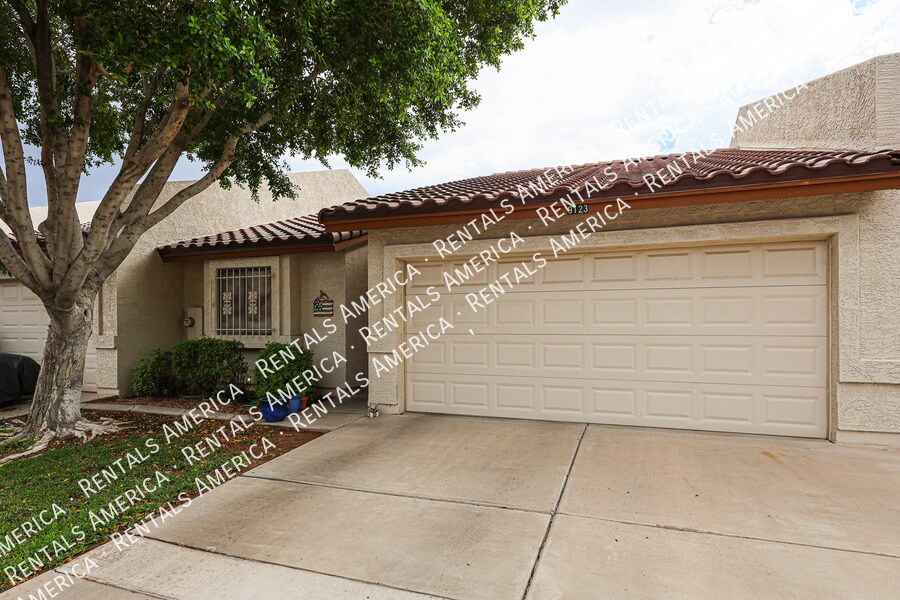 Building Photo - 9123 N 68th Dr