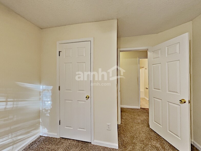 Building Photo - 4457 Grove Dr NW