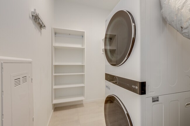 Bonus Room - laundry and storage - 600 S Duke St