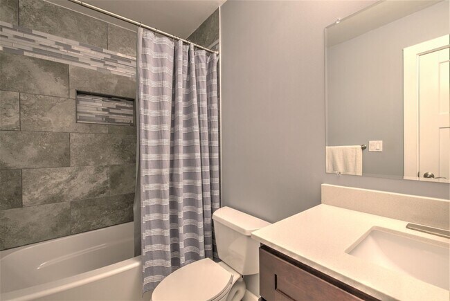 Building Photo - 3 Bed, 2 Bath Home Near Downtown Greenvill...