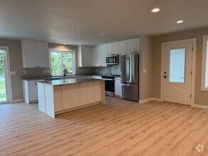 Building Photo - Fully Remodeled Rambler with Golf Course V...