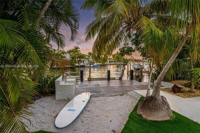 Building Photo - 2500 Bayview Dr