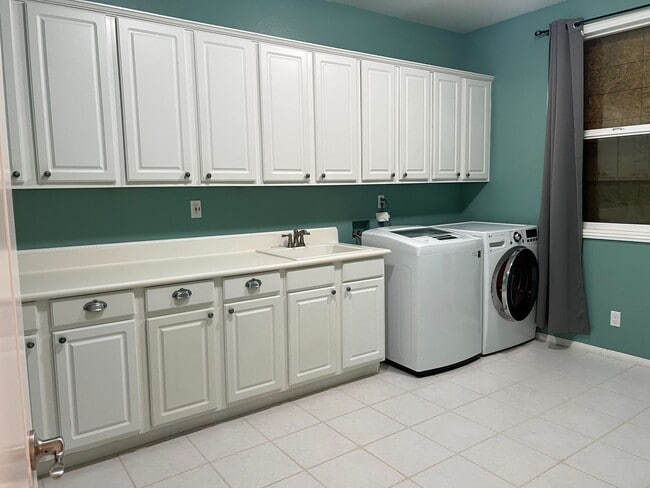 Building Photo - Beautiful, Expansive Paseo Del Sol Pool Home for Rent