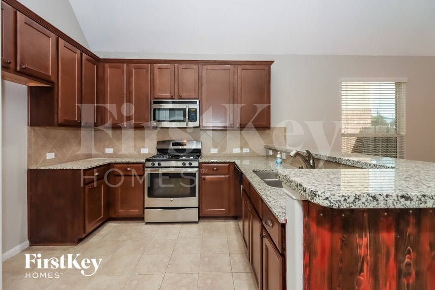 Building Photo - 16342 River Wood Ct