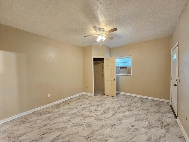 Building Photo - 1504 E 99th Ave