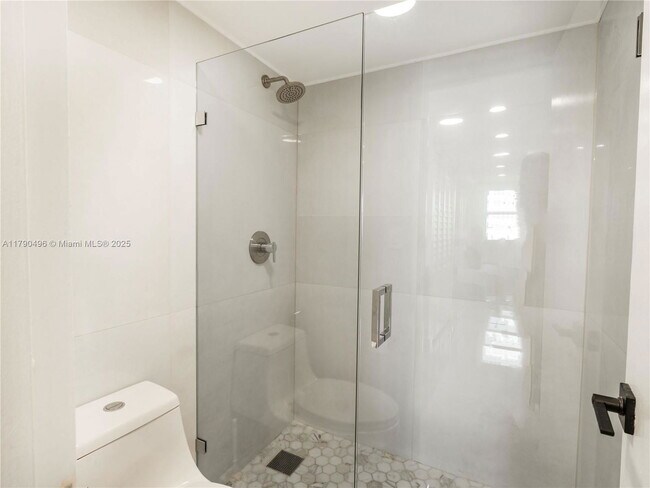 Building Photo - 5701 Collins Ave
