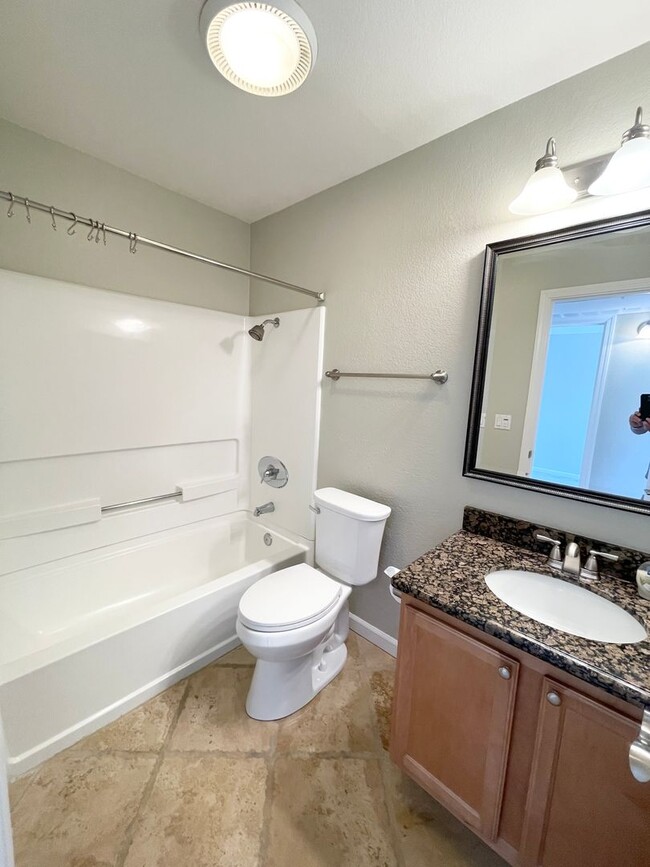 Building Photo - Perfect Shape Condo in San Ramon with many...