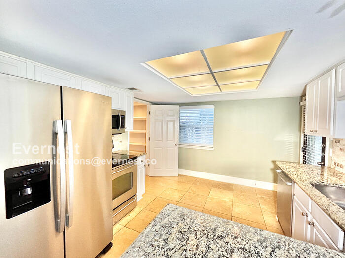 Building Photo - 7807 Meadow Park Dr