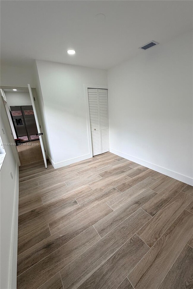 Building Photo - 1526 SW 65th Ave