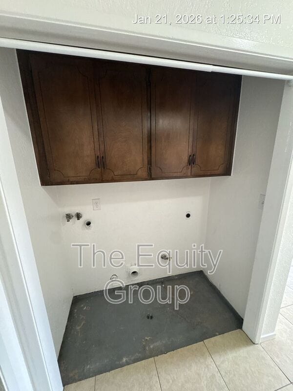 Building Photo - 2025 S Tracy Ct