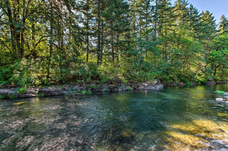 Building Photo - 37462 Row River Rd