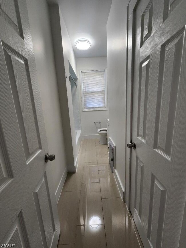 Building Photo - 9 Lois Pl