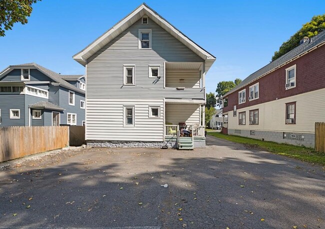 Building Photo - 810 Seeley Rd